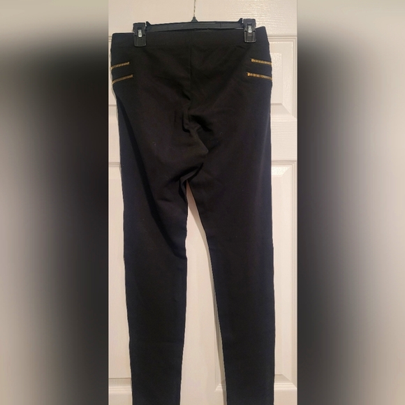 NWOT Black Jennifer Lopez leggings. Size M - Picture 2 of 2